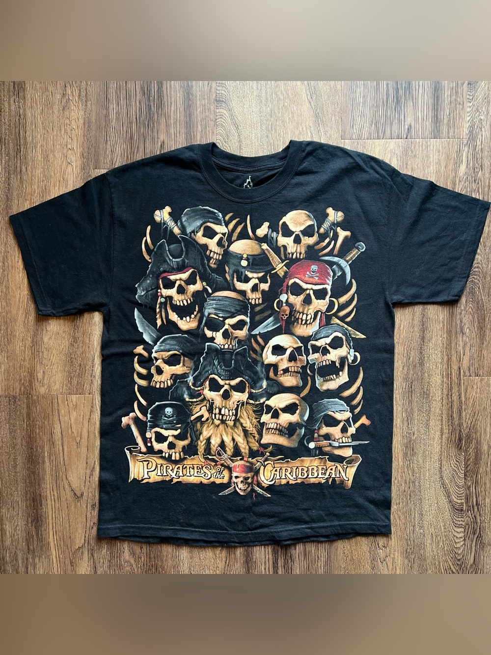 Disneyland Resort Pirates of the Caribbean T-Shirt Size L